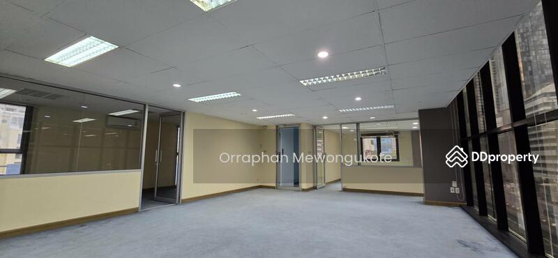 ให้เช่า - พื้ันที่ 120 ตรม. ชั้น 6 และ 8 ในอาคาร ติดถนนสาทร วิวเมือง, กรุงเทพ