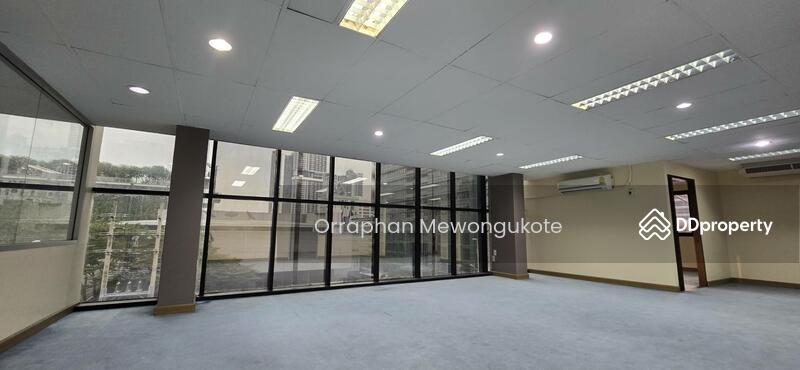 ให้เช่า - พื้ันที่ 120 ตรม. ชั้น 6 และ 8 ในอาคาร ติดถนนสาทร วิวเมือง, กรุงเทพ