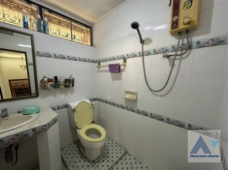 House for Sale in Sukhumvit, Bangkok near BTS Ekkamai, Bangkok, Phra Kanong Nua, Watthana, Bangkok, 4 Bedrooms, 270 sqm, Single Detached House For Sale, by Accom Asia, 11800918 - DDproperty.com