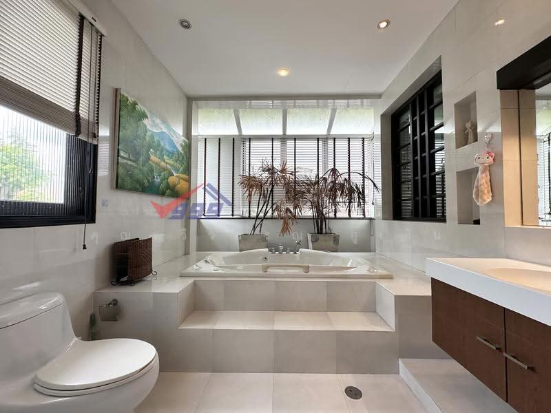 Large detached house on Ramkhamhaeng Road, bangkok, Saphan Sung, Bangkok, 4 Bedrooms, 790 sqm, Single Detached House For Rent, by คุณรวีวรรณ อู่เงิน, 11801374 - DDproperty.com
