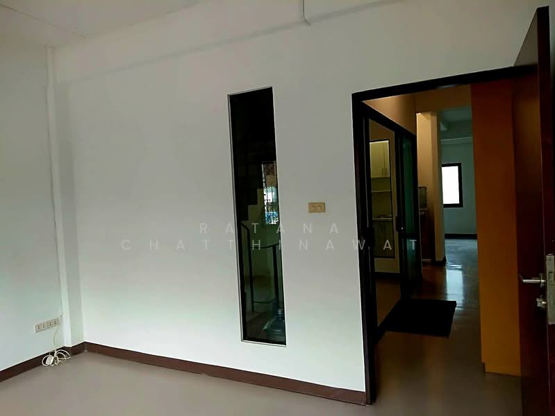 Sukhumvit Plus, Bangkok, 1414 Sukhumvit Plus 2 Alley, Phra Kanong, Khlong Toei, Bangkok, , 40 sqm, Office Space For Rent, by Ratana Chatthinawat, 11802094 - DDproperty.com