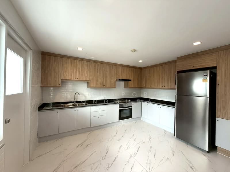 Apartment at Sukhumvit 13, Bangkok, Khlongtoei Nua, Watthana, Bangkok, 4 Bedrooms, 300 sqm, Apartment For Rent, by Gochaporn Fongsupa, 11802626 - DDproperty.com