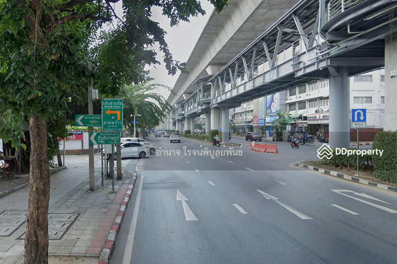 ทางเดินใต้ทางรถไฟฟ้า BTS พหลโยธิน 24 ใกล้ที่ดินแปลงขาย
