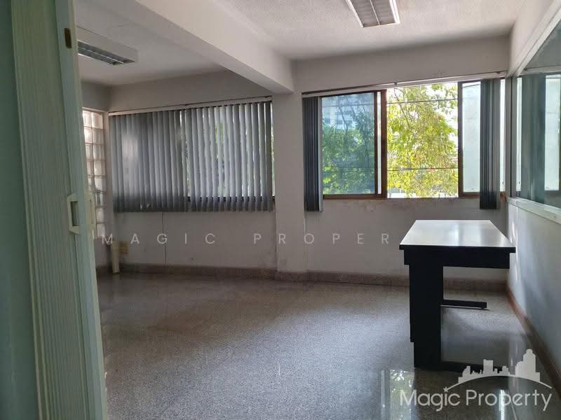 4-Storey Commercial Building in Sukhumvit 61, Bangkok, Khlong Tan Nua, Watthana, Bangkok, , 250 sqm, Shophouse For Rent, by Magic Property, 11803759 - DDproperty.com