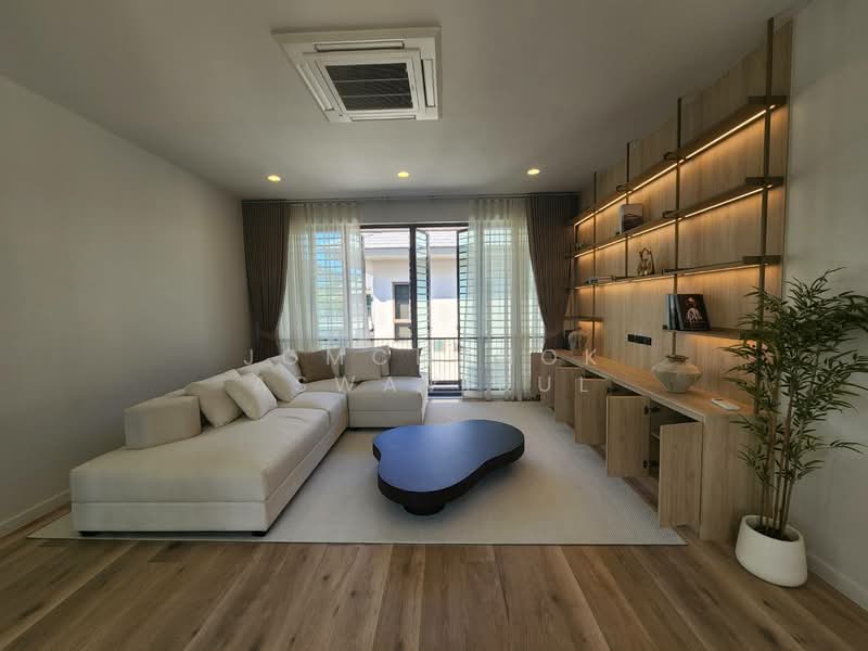 Burasiri Krungthep Kreetha, Bangkok, 95 Soi Pracha Ruam Chai, Hua Mak, Bang Kapi, Bangkok, 4 Bedrooms, 300 sqm, Single Detached House For Rent, by Jomchanok Aswavibul, 11803809 - DDproperty.com