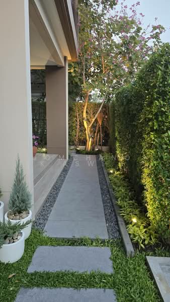 Burasiri Krungthep Kreetha, Bangkok, 95 Soi Pracha Ruam Chai, Hua Mak, Bang Kapi, Bangkok, 4 Bedrooms, 300 sqm, Single Detached House For Rent, by Jomchanok Aswavibul, 11803809 - DDproperty.com