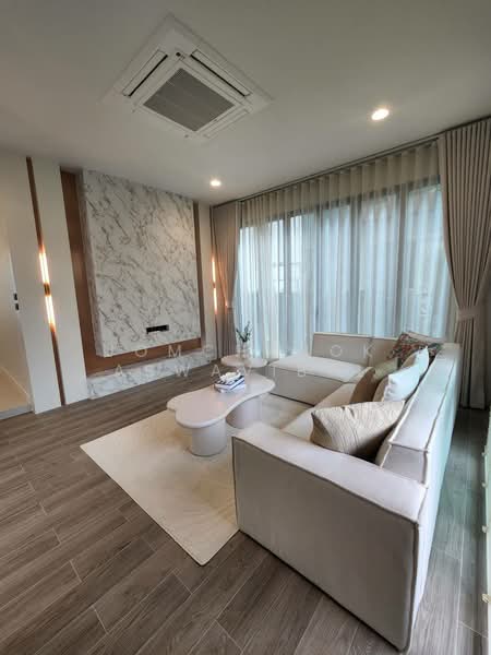 Burasiri Krungthep Kreetha, Bangkok, 95 Soi Pracha Ruam Chai, Hua Mak, Bang Kapi, Bangkok, 4 Bedrooms, 300 sqm, Single Detached House For Rent, by Jomchanok Aswavibul, 11803809 - DDproperty.com