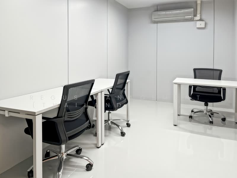 ให้เช่า - สำนักงานออกแบบสวยงามสำหรับ 2 คนใน Spaces The OfficePlus, เชียงใหม่