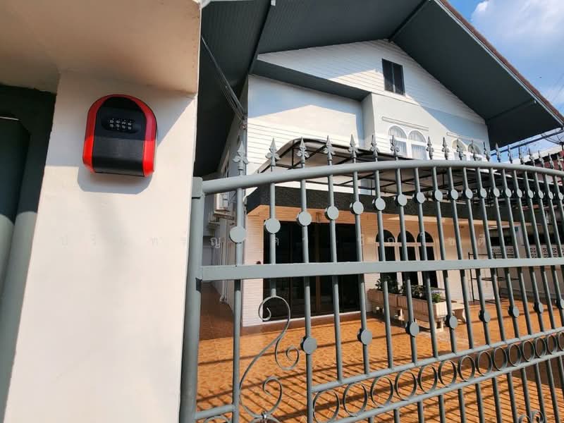 Single house Huai Khwang, Bangkok, Samsen Nok, Huai Khwang, Bangkok, 6 Bedrooms, 300 sqm, Single Detached House For Rent, by ปรินทร์ญาดา ชิณโชติ, 11804054 - DDproperty.com