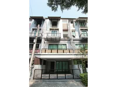 ขาย - Areeya Mandarina Ratchada-Sutthisarn : อารียา แมนดารีนา สุทธิสาร, กรุงเทพ