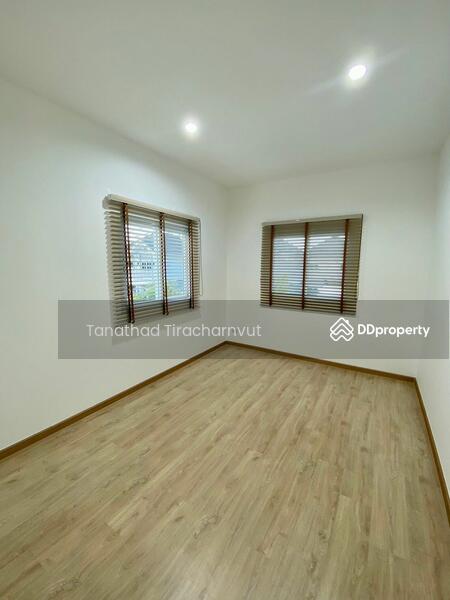 ห้องนอนชั้น 2 หลังบ้าน พร้อมติดมู่ลี่เรียบร้อย
