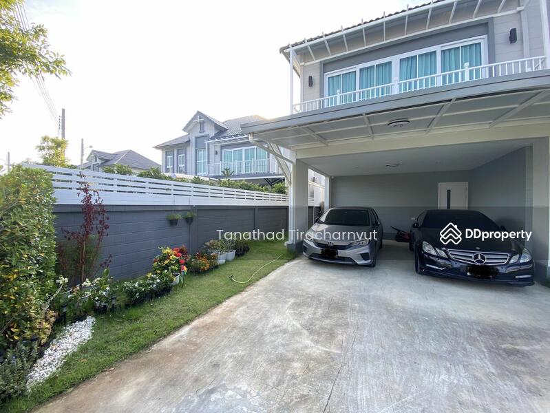 สวนข้างบ้าน พร้อมติดตั้งระแนงบังสายตาแล้ว
