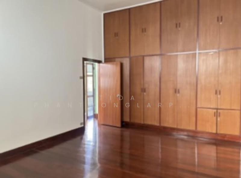 Colonial style and Wooden house @ Sathon Nuea, Bangkok, Silom, Bang Rak, Bangkok, 10+ Bedrooms, 878 sqm, Single Detached House For Rent, by Tida phanthonglarptawee, 11808782 - DDproperty.com