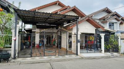 ขาย - ขายบ้านเดี่ยว Built in ทั้งหลัง หมู่บ้านเพชรไพลิน 2 ซอยคู้บอน 27 แยก 28, กรุงเทพ