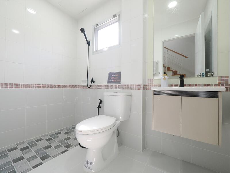 ขายราคาพิเศษ ทาวน์โฮม 3 ชั้น ม.บ้านกลางเมือง ขนาด 21.1 ตร.ว. 3นอน 3น้ำ บ้านสวยแปลงมุม ทำเลดีมาก, กรุงเทพ, 2/128 พระราม 9 - กรุงเทพกรีฑา, หัวหมาก, บางกะปิ, กรุงเทพ, 200 ตร.ม., ทาวน์เฮ้าส์ ขาย, โดย วิภา รุ่งธุระ, 11811124 - DDproperty.com