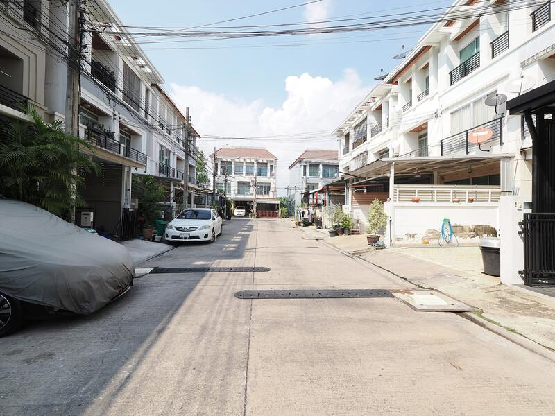 ขายราคาพิเศษ ทาวน์โฮม 3 ชั้น ม.บ้านกลางเมือง ขนาด 21.1 ตร.ว. 3นอน 3น้ำ บ้านสวยแปลงมุม ทำเลดีมาก, กรุงเทพ, 2/128 พระราม 9 - กรุงเทพกรีฑา, หัวหมาก, บางกะปิ, กรุงเทพ, 200 ตร.ม., ทาวน์เฮ้าส์ ขาย, โดย วิภา รุ่งธุระ, 11811124 - DDproperty.com