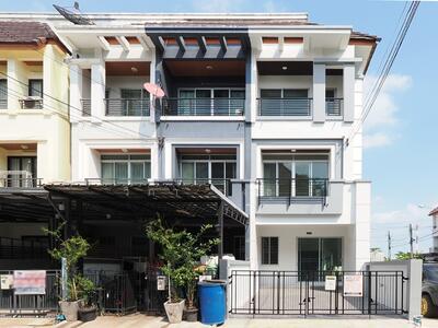 ขาย - ขายราคาพิเศษ ทาวน์โฮม 3 ชั้น ม.บ้านกลางเมือง ขนาด 21.1 ตร.ว. 3นอน 3น้ำ บ้านสวยแปลงมุม ทำเลดีมาก, กรุงเทพ