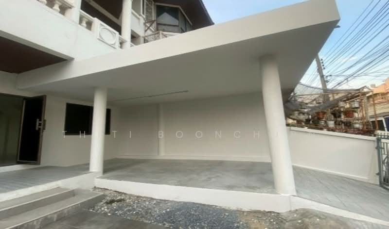 Sriwara Town in Town, Bangkok, Sriwara Road, Phlapphla, Wang Thonglang, Bangkok, 4 Bedrooms, 250 sqm, Townhouse For Rent, by Thiti Boonchurn, 11811295 - DDproperty.com