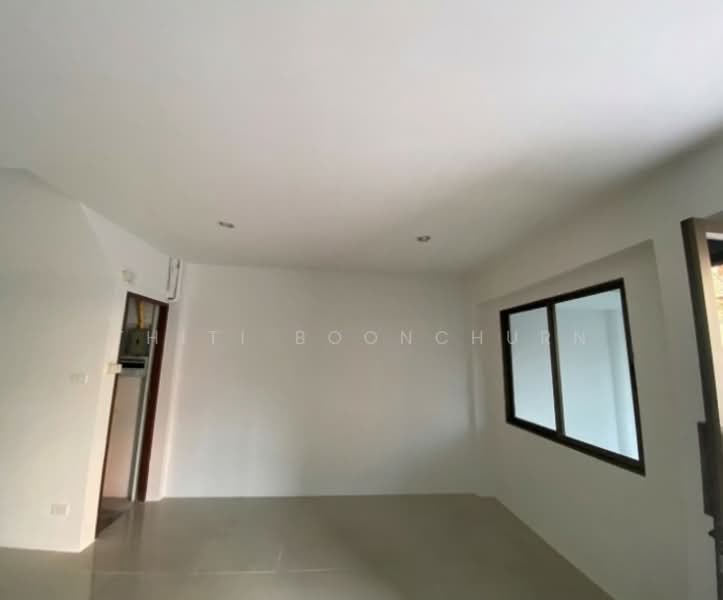 Sriwara Town in Town, Bangkok, Sriwara Road, Phlapphla, Wang Thonglang, Bangkok, 4 Bedrooms, 250 sqm, Townhouse For Rent, by Thiti Boonchurn, 11811295 - DDproperty.com