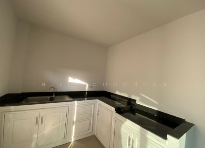 Sriwara Town in Town, Bangkok, Sriwara Road, Phlapphla, Wang Thonglang, Bangkok, 4 Bedrooms, 250 sqm, Townhouse For Rent, by Thiti Boonchurn, 11811295 - DDproperty.com