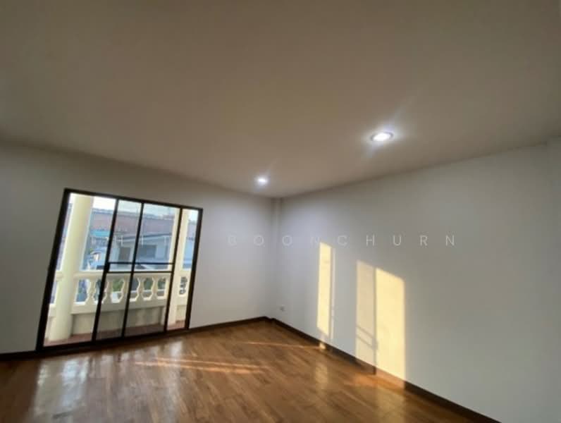 Sriwara Town in Town, Bangkok, Sriwara Road, Phlapphla, Wang Thonglang, Bangkok, 4 Bedrooms, 250 sqm, Townhouse For Rent, by Thiti Boonchurn, 11811295 - DDproperty.com
