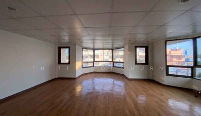 Sriwara Town in Town, Bangkok, Sriwara Road, Phlapphla, Wang Thonglang, Bangkok, 4 Bedrooms, 250 sqm, Townhouse For Rent, by Thiti Boonchurn, 11811295 - DDproperty.com