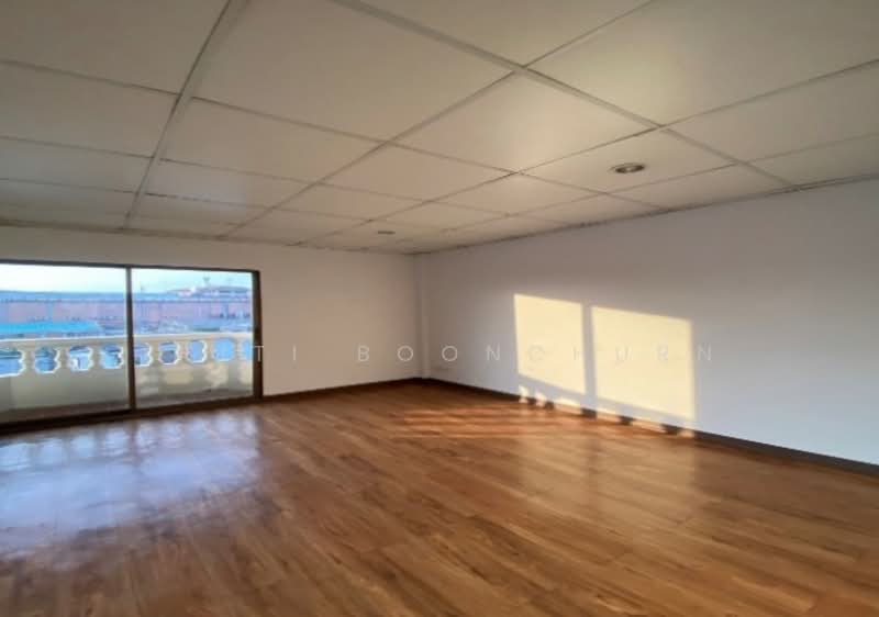 Sriwara Town in Town, Bangkok, Sriwara Road, Phlapphla, Wang Thonglang, Bangkok, 4 Bedrooms, 250 sqm, Townhouse For Rent, by Thiti Boonchurn, 11811295 - DDproperty.com