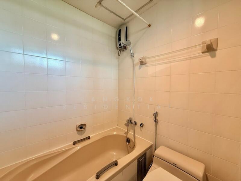 NL Residence, Bangkok, 78 Soi Sukhumvit 21, Khlongtoei Nua, Watthana, Bangkok, 2 Bedrooms, 175 sqm, Condo For Rent, by Bangkok Residential, 11813402 - DDproperty.com