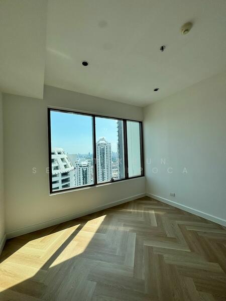 The Emporio Place, Bangkok, 93 Soi Sukhumvit 24, Sukhumvit Road, Khong Tan, Khlong Toei, Bangkok, 2 Bedrooms, 101 sqm, Condo For Sale, by Thitikhun Sermsiripoca, 11813550 - DDproperty.com