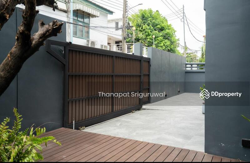 ขาย - 4-BR House in Saphan Song, กรุงเทพ