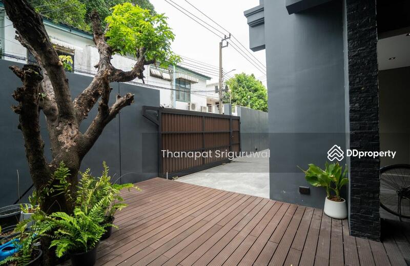ขาย - 4-BR House in Saphan Song, กรุงเทพ