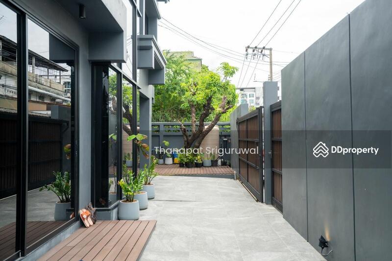 ขาย - 4-BR House in Saphan Song, กรุงเทพ