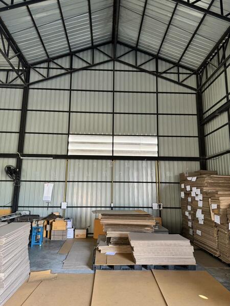 For Sale - The factory with land of 148 sq.wah, located in the purple zone area, Praksa, Samutprakarn, Samut Prakan