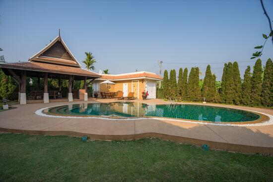 Beautiful Saraphi Family Estate Luxury Living with Extensive Gardens ... - Extensive Luxury Guess And Wilts View