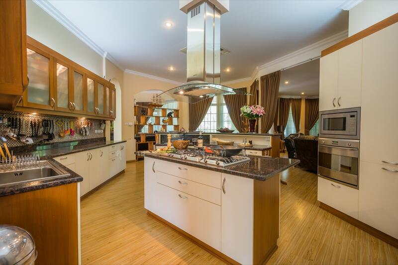 Beautiful Saraphi Family Estate Luxury Living with Extensive Gardens, Guest House & Private Po, Chiang Mai, Tha Wang Tal, Saraphi, Chiang Mai, 9 Bedrooms, 626 sqm, Villa For Sale, by คุณ รุ่งทิพย์, 11818599 - DDproperty.com