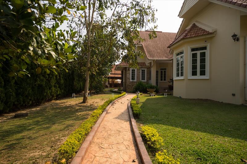 Beautiful Saraphi Family Estate Luxury Living with Extensive Gardens, Guest House & Private Po, Chiang Mai, Tha Wang Tal, Saraphi, Chiang Mai, 9 Bedrooms, 626 sqm, Villa For Sale, by คุณ รุ่งทิพย์, 11818599 - DDproperty.com