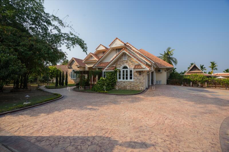 Beautiful Saraphi Family Estate Luxury Living with Extensive Gardens, Guest House & Private Po, Chiang Mai, Tha Wang Tal, Saraphi, Chiang Mai, 9 Bedrooms, 626 sqm, Villa For Sale, by คุณ รุ่งทิพย์, 11818599 - DDproperty.com