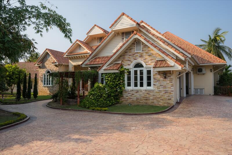 Beautiful Saraphi Family Estate Luxury Living with Extensive Gardens, Guest House & Private Po, Chiang Mai, Tha Wang Tal, Saraphi, Chiang Mai, 9 Bedrooms, 626 sqm, Villa For Sale, by คุณ รุ่งทิพย์, 11818599 - DDproperty.com