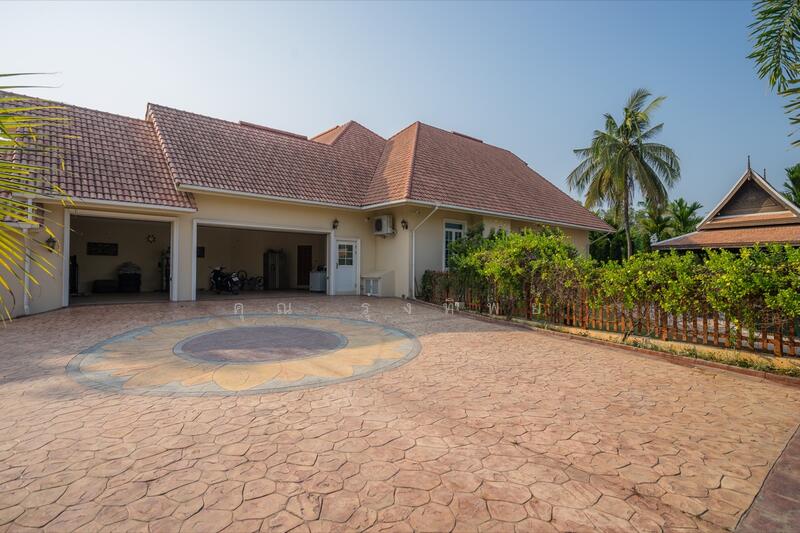 Beautiful Saraphi Family Estate Luxury Living with Extensive Gardens, Guest House & Private Po, Chiang Mai, Tha Wang Tal, Saraphi, Chiang Mai, 9 Bedrooms, 626 sqm, Villa For Sale, by คุณ รุ่งทิพย์, 11818599 - DDproperty.com