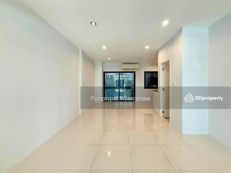 ขาย - Cher Wongwaen-Sathorn (เฌอ วงแหวน-สาทร), กรุงเทพ
