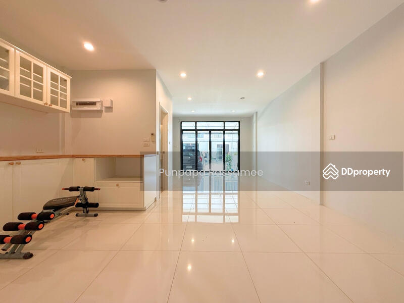 ขาย - Cher Wongwaen-Sathorn (เฌอ วงแหวน-สาทร), กรุงเทพ