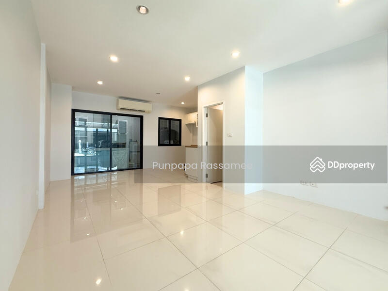 ขาย - Cher Wongwaen-Sathorn (เฌอ วงแหวน-สาทร), กรุงเทพ