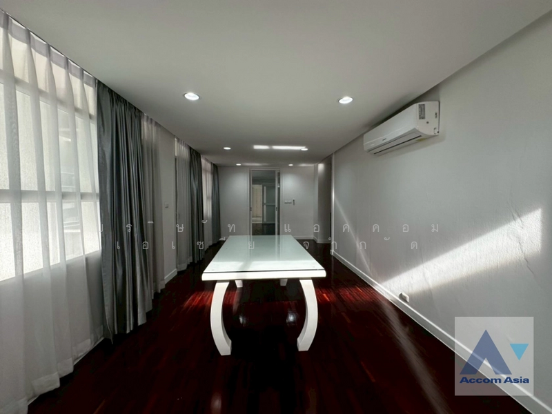 For Rent - Penthouse, Pet friendly 4 Bedrooms Apartment for Rent in Ploenchit, Bangkok near BTS Ploenchit, Bangkok