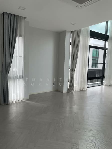 บ้านเดี่ยวนันทวัน พระราม9-กรุงเทพกรีฑาตัดใหม่, Bangkok, Saphan Sung, Bangkok, 8 Bedrooms, 380 sqm, Single Detached House For Sale, by Thanitcha Kangkasuwanno, 11822716 - DDproperty.com