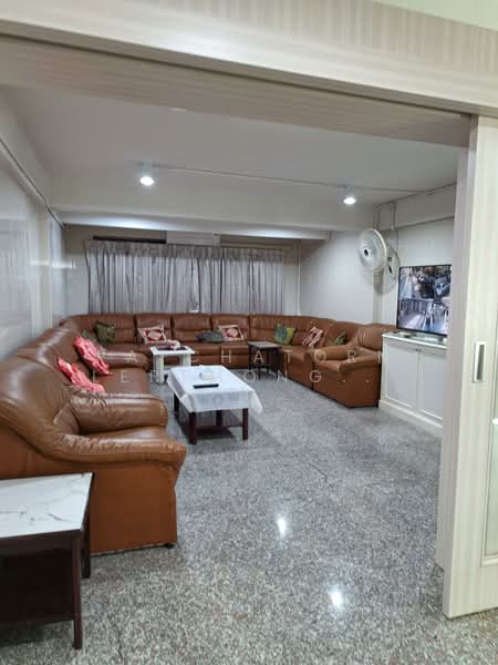 HouHouse for rent, 2 floors, 6 bedrooms, Soi Sukhumvit 71 (Soi Pridi Banomyong 42), Bangkok, สุขุมวิท, Khlong Tan Nua, Watthana, Bangkok, 6 Bedrooms, 300 sqm, Single Detached House For Rent, by Patchatorn Lertmongkolsomchok, 11824086 - DDproperty.com