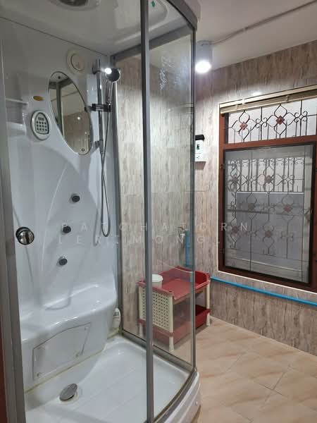 HouHouse for rent, 2 floors, 6 bedrooms, Soi Sukhumvit 71 (Soi Pridi Banomyong 42), Bangkok, สุขุมวิท, Khlong Tan Nua, Watthana, Bangkok, 6 Bedrooms, 300 sqm, Single Detached House For Rent, by Patchatorn Lertmongkolsomchok, 11824086 - DDproperty.com