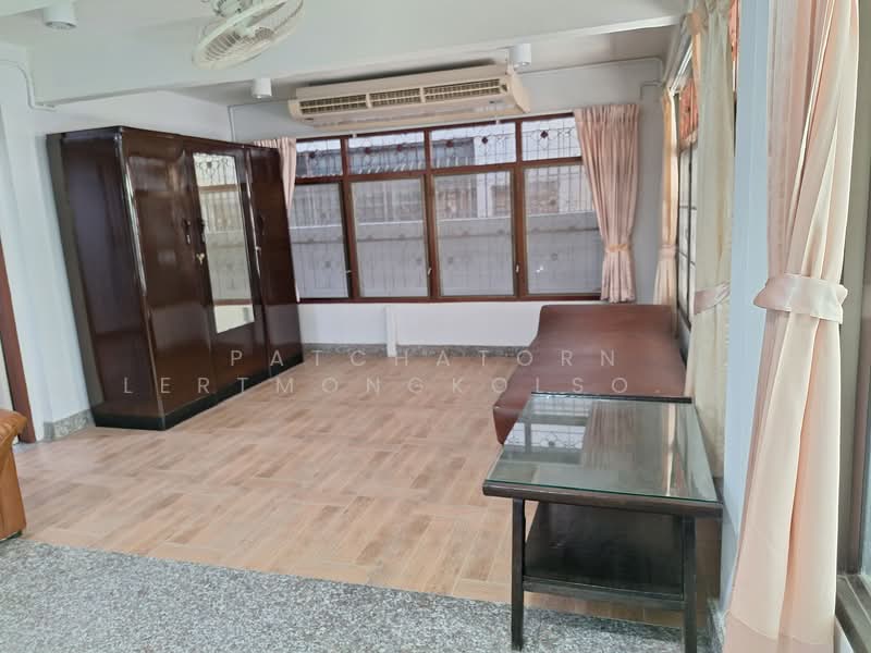 HouHouse for rent, 2 floors, 6 bedrooms, Soi Sukhumvit 71 (Soi Pridi Banomyong 42), Bangkok, สุขุมวิท, Khlong Tan Nua, Watthana, Bangkok, 6 Bedrooms, 300 sqm, Single Detached House For Rent, by Patchatorn Lertmongkolsomchok, 11824086 - DDproperty.com