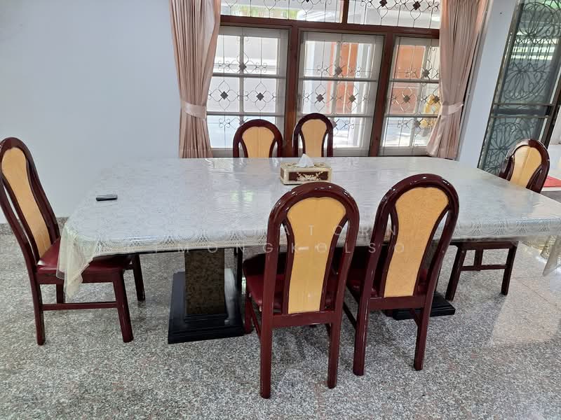 ให้เช่าบ้านเดี่ยว 2 ชั้น 6 ห้องนอน ซอยสุขุมวิท 71 (ซอยปรีดีพนมยงค์ 42), กรุงเทพ, สุขุมวิท, คลองตันเหนือ, วัฒนา, กรุงเทพ, 300 ตร.ม., บ้านเดี่ยว ให้เช่า, โดย Patchatorn Lertmongkolsomchok, 11824086 - DDproperty.com