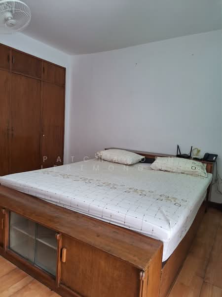 HouHouse for rent, 2 floors, 6 bedrooms, Soi Sukhumvit 71 (Soi Pridi Banomyong 42), Bangkok, สุขุมวิท, Khlong Tan Nua, Watthana, Bangkok, 6 Bedrooms, 300 sqm, Single Detached House For Rent, by Patchatorn Lertmongkolsomchok, 11824086 - DDproperty.com