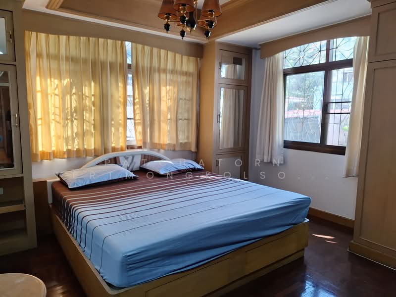 HouHouse for rent, 2 floors, 6 bedrooms, Soi Sukhumvit 71 (Soi Pridi Banomyong 42), Bangkok, สุขุมวิท, Khlong Tan Nua, Watthana, Bangkok, 6 Bedrooms, 300 sqm, Single Detached House For Rent, by Patchatorn Lertmongkolsomchok, 11824086 - DDproperty.com